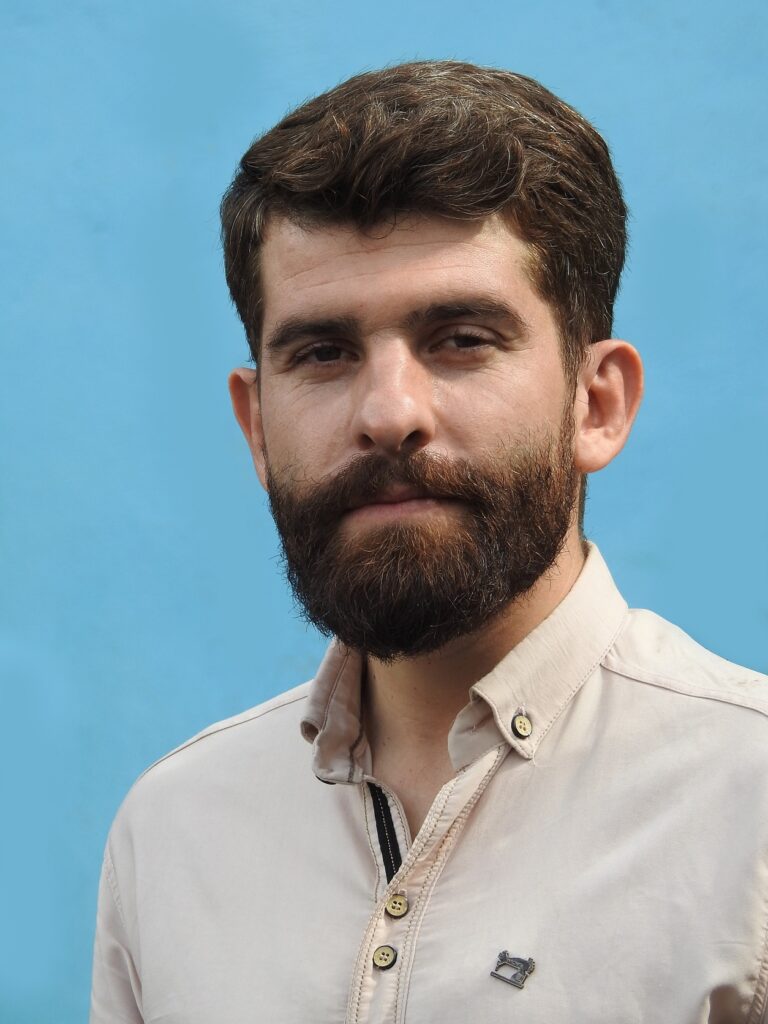 کادر آموزشی دبیرستان بصیرت 1404 16 samanloo