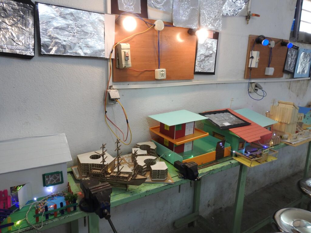 کار و فناوری و نمایشگاه کارگاهی بصیرت سال 1402-1403 13 DSCN2762