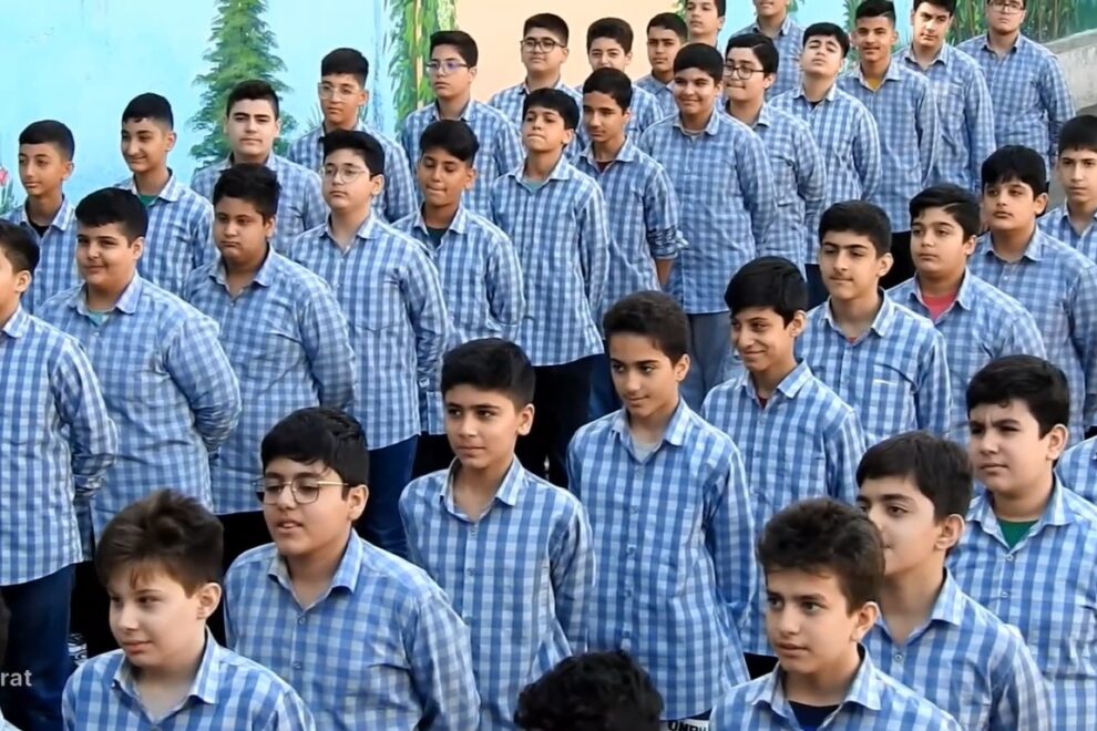 اجرای سرود ای ایران توسط دانش آموزان پایه هفتم 1404 1 1